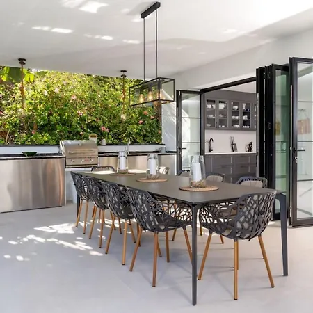 Appartement Classic Architecture And Privately Positioned