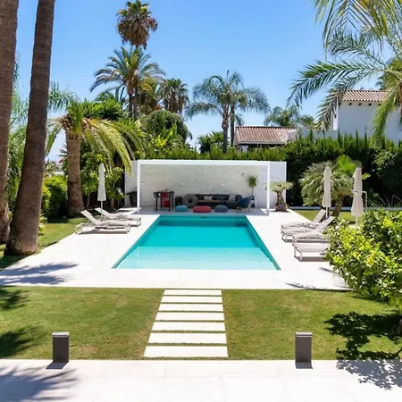 Apartment Classic Architecture And Privately Positioned *